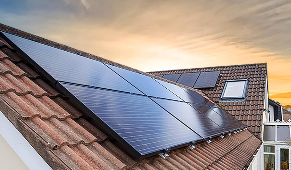 solar-panels-install-roof-top (1)